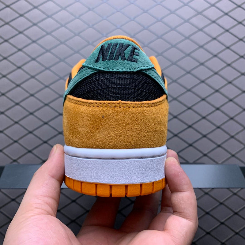 NIKE DUNK LOW