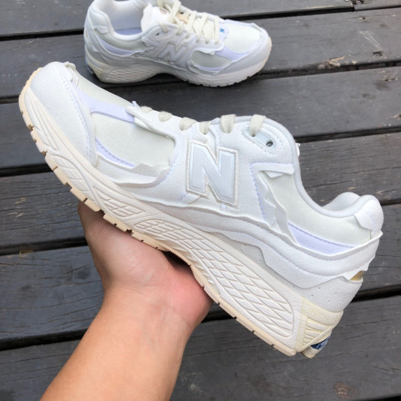 NEW BALANCE 2002R
