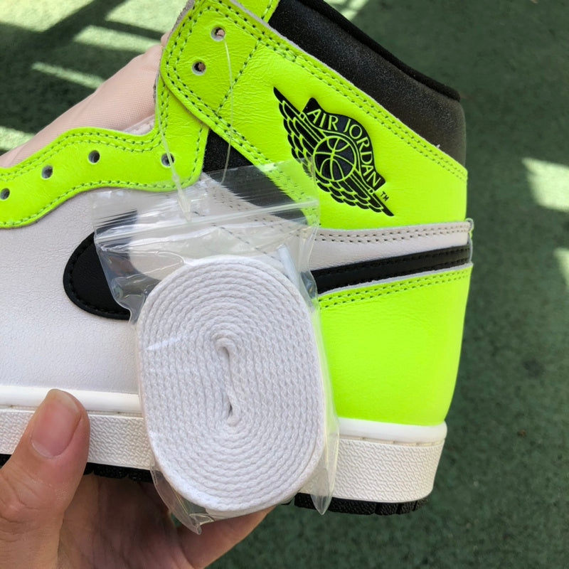 NIKE AIR JORDAN 1