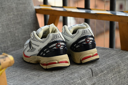 NEW BALANCE 1906R
