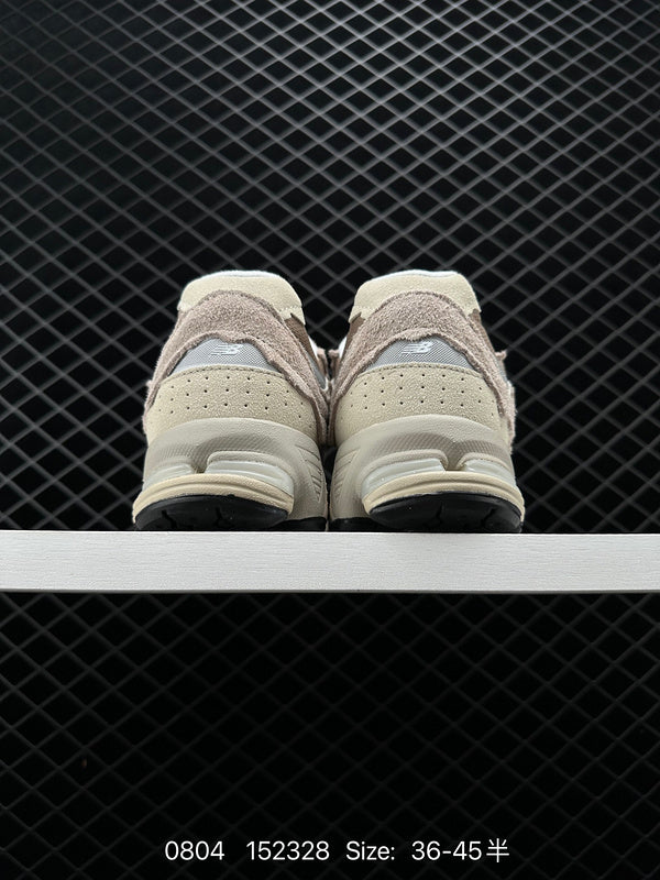 NEW BALANCE 2002R