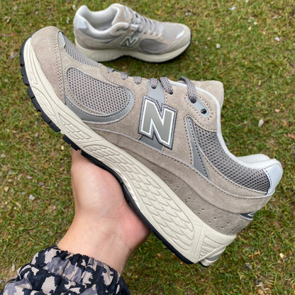 NEW BALANCE 2002R