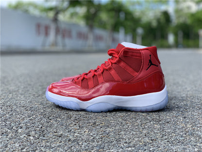 AIR JORDAN 11