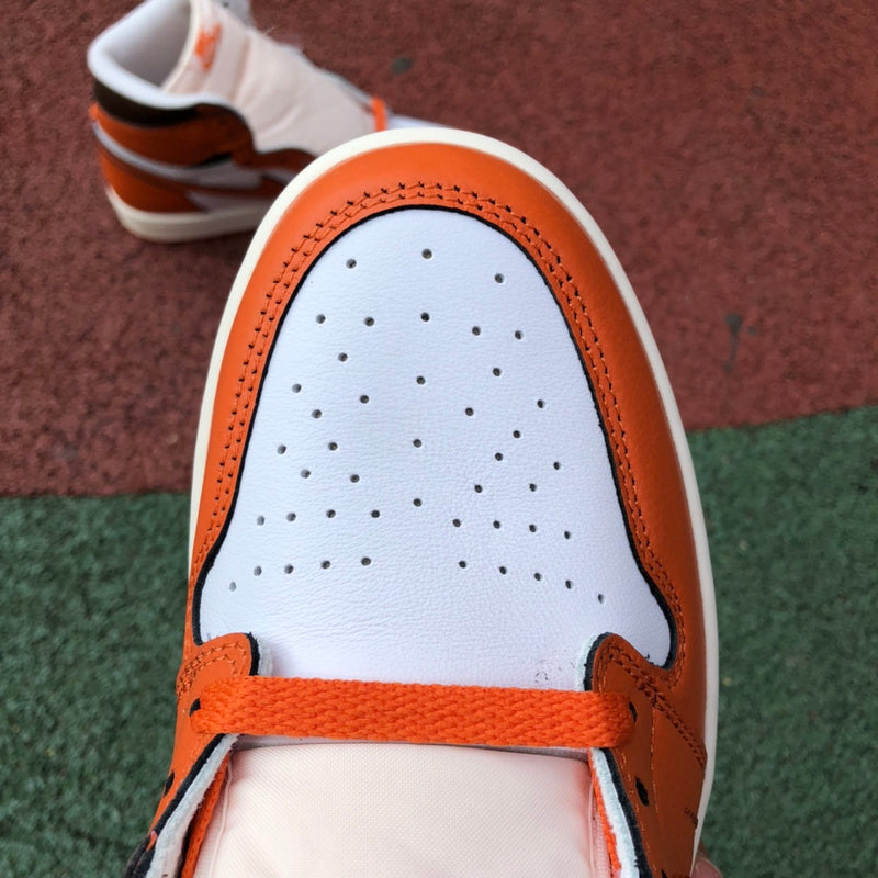 NIKE AIR JORDAN 1