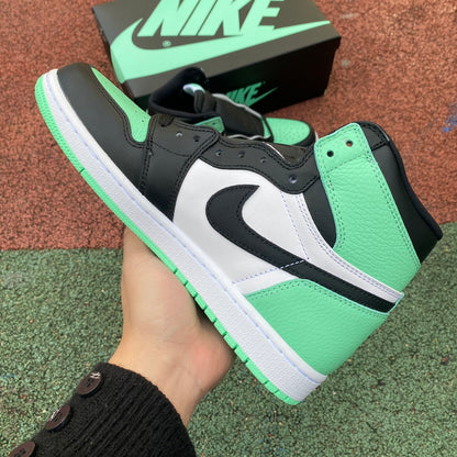 NIKE AIR JORDAN 1