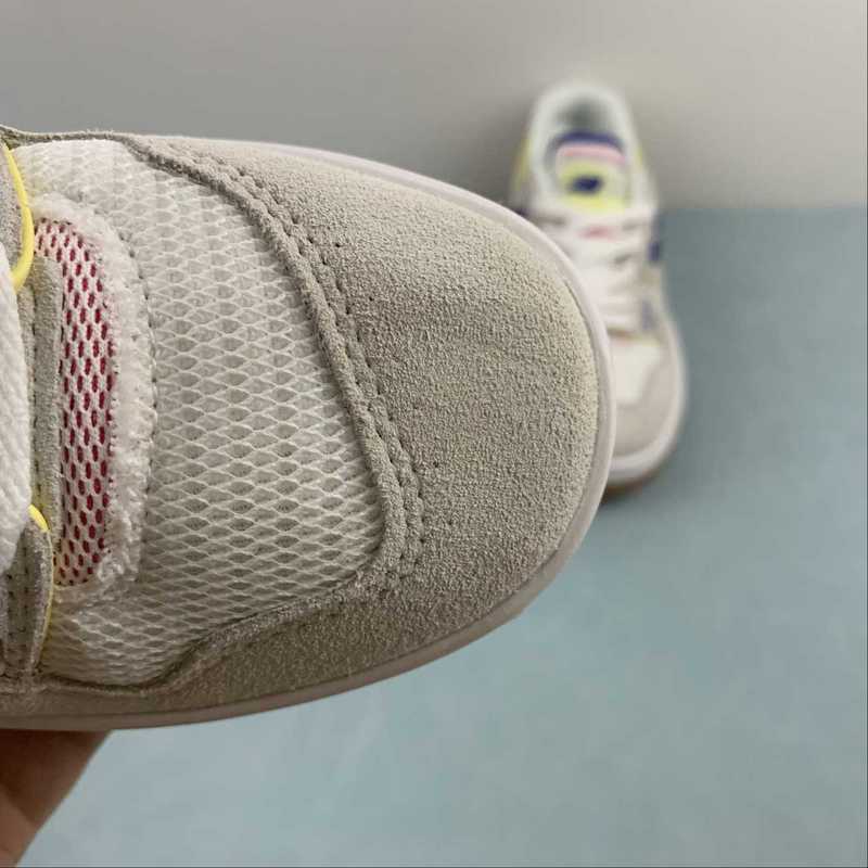 NEW BALANCE 550