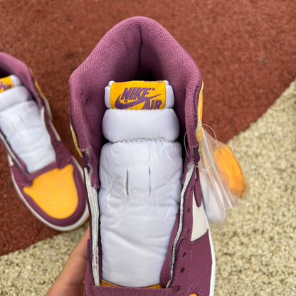 NIKE AIR JORDAN 1