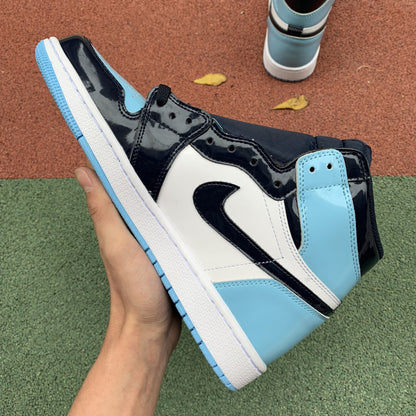 NIKE AIR JORDAN 1