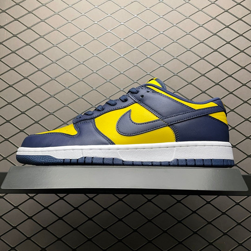 NIKE DUNK LOW