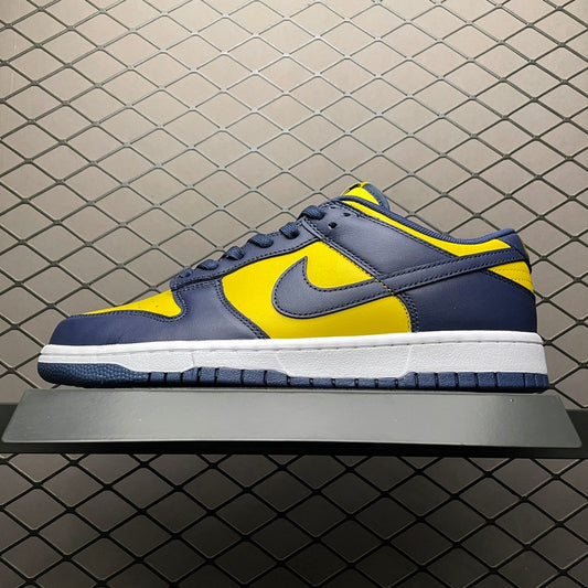 NIKE DUNK LOW