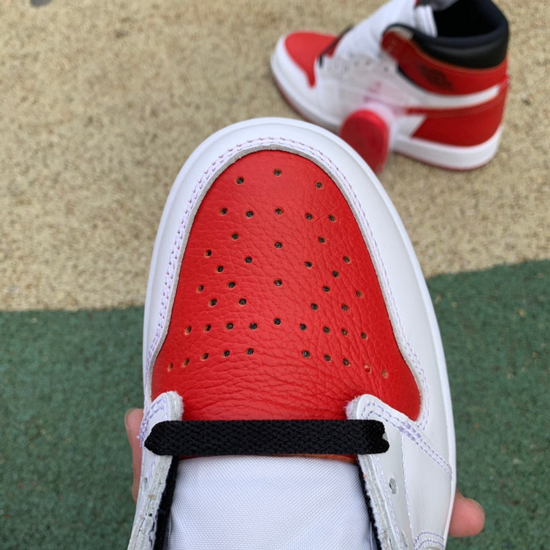 NIKE AIR JORDAN 1