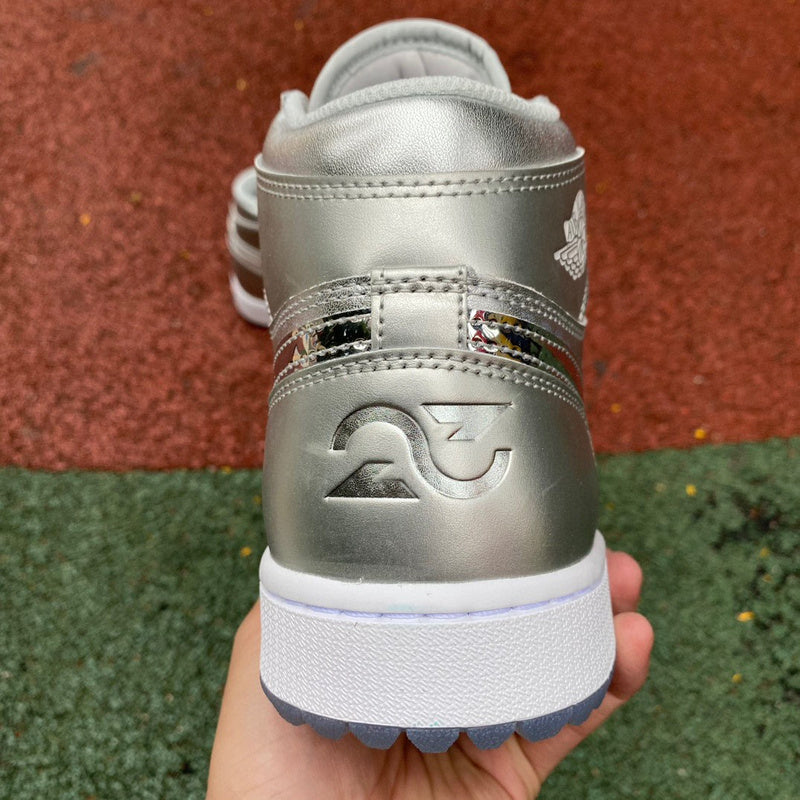 NIKE AIR JORDAN 1