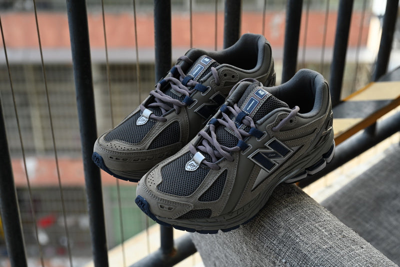 NEW BALANCE 1906R