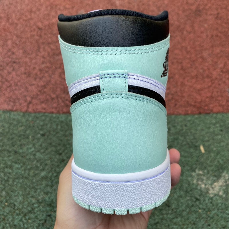 NIKE AIR JORDAN 1