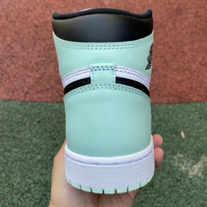 NIKE AIR JORDAN 1