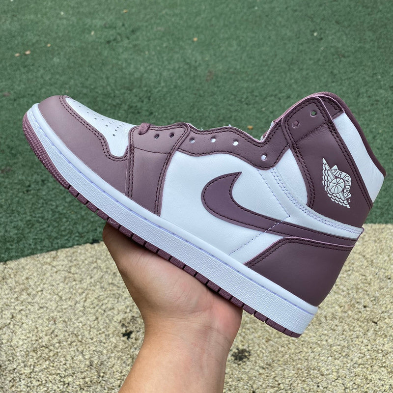 NIKE AIR JORDAN 1