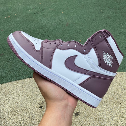 NIKE AIR JORDAN 1
