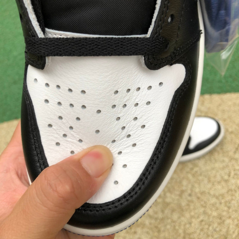 NIKE AIR JORDAN 1