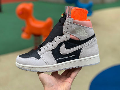 NIKE AIR JORDAN 1