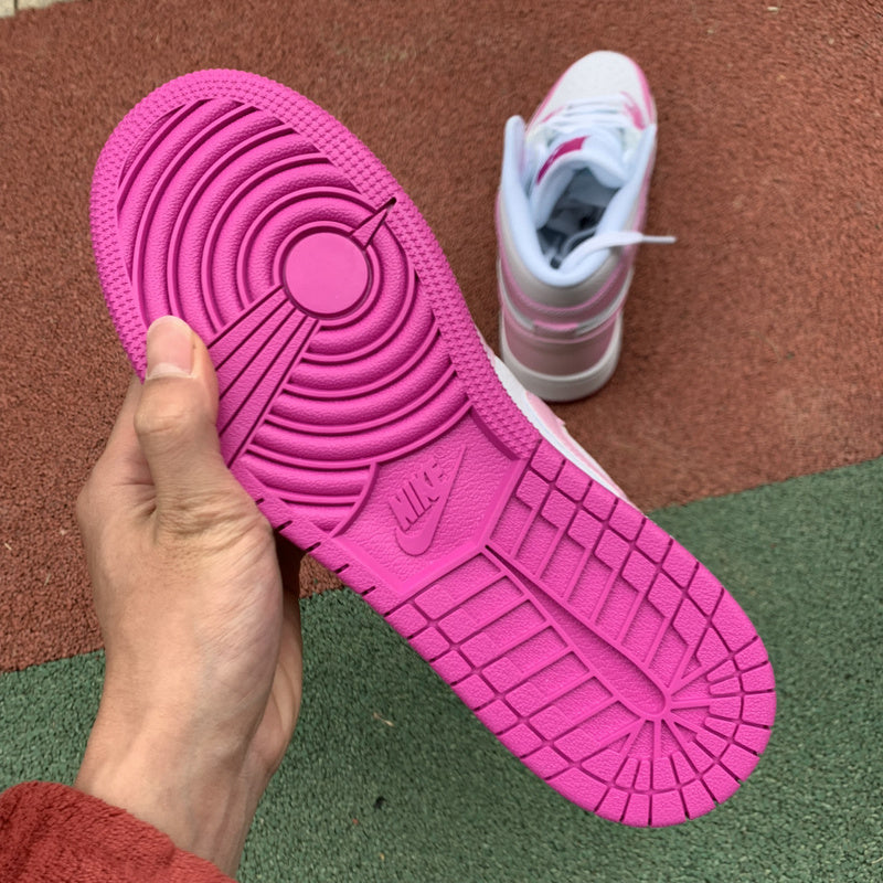 NIKE AIR JORDAN 1