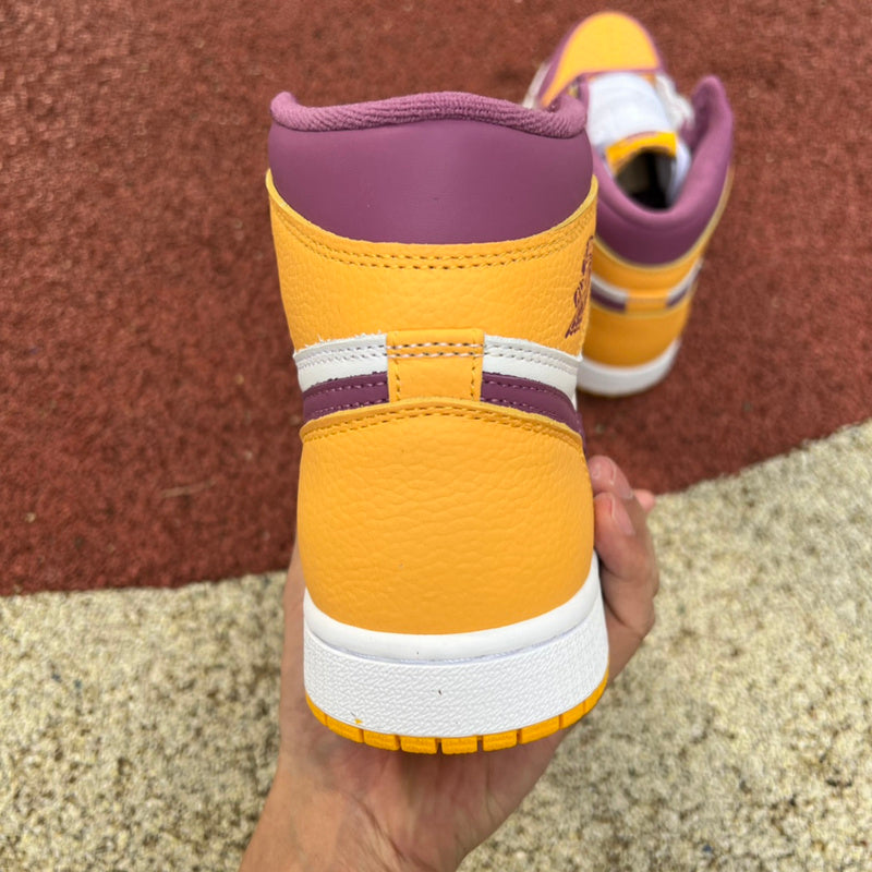 NIKE AIR JORDAN 1