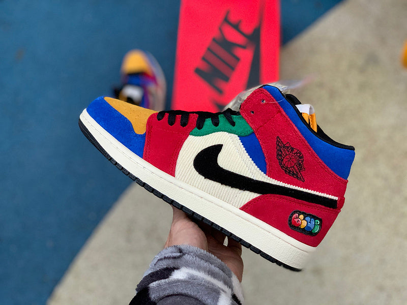 NIKE AIR JORDAN 1