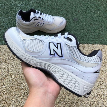 NEW BALANCE 2002R
