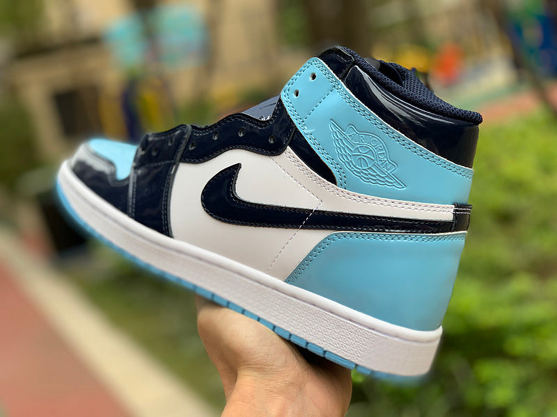 NIKE AIR JORDAN 1