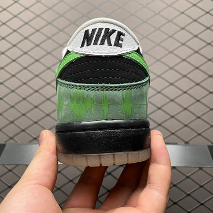 NIKE DUNK LOW