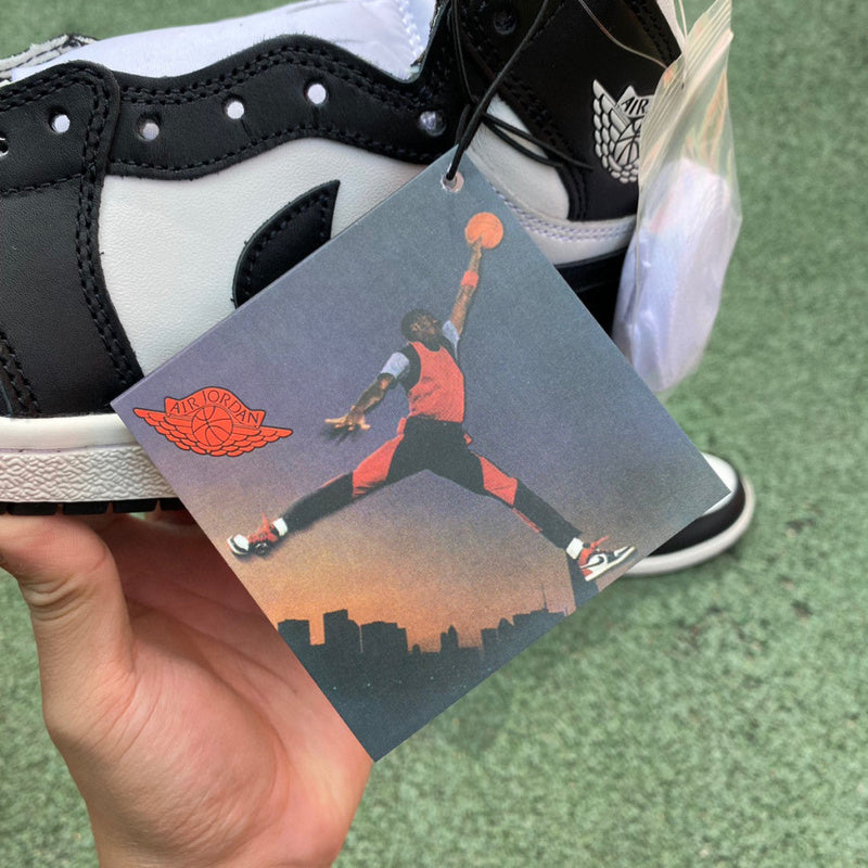 NIKE AIR JORDAN 1