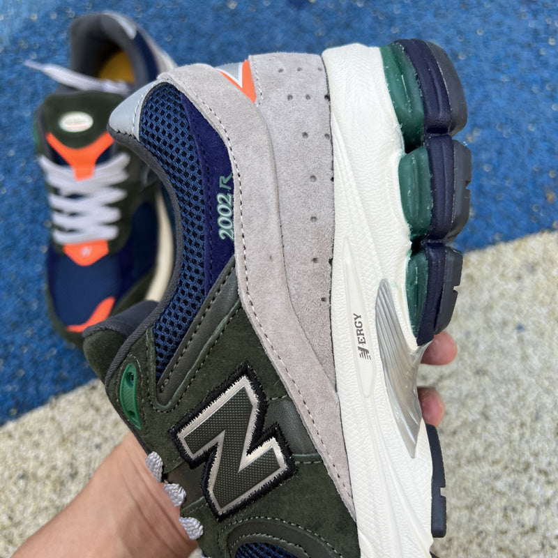NEW BALANCE 2002R