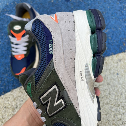 NEW BALANCE 2002R