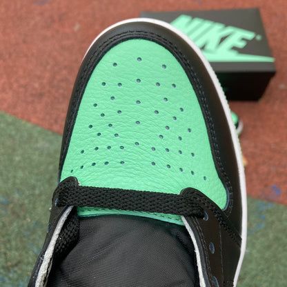 NIKE AIR JORDAN 1