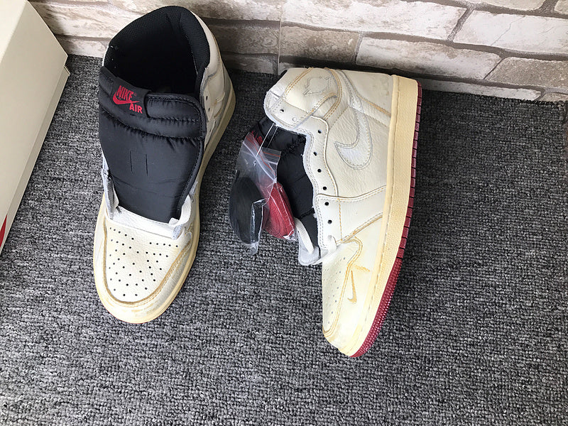 NIKE AIR JORDAN 1