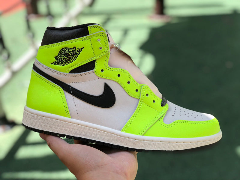 NIKE AIR JORDAN 1