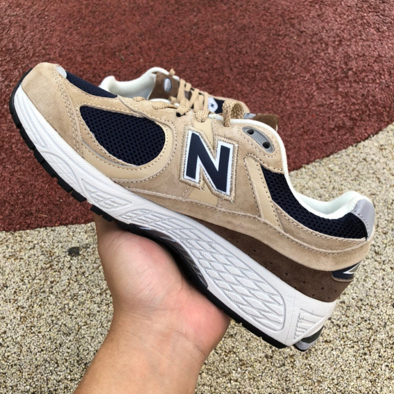 NEW BALANCE 2002R