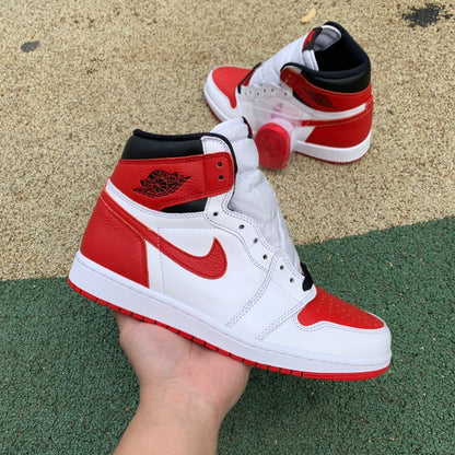 NIKE AIR JORDAN 1