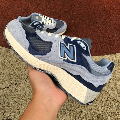 NEW BALANCE 2002R