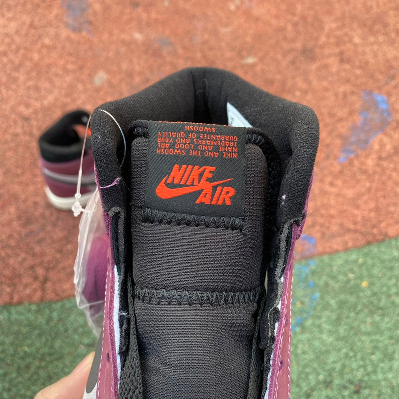 NIKE AIR JORDAN 1