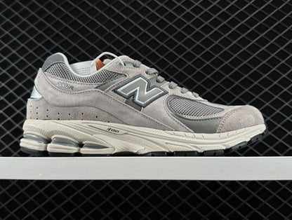 NEW BALANCE 2002R
