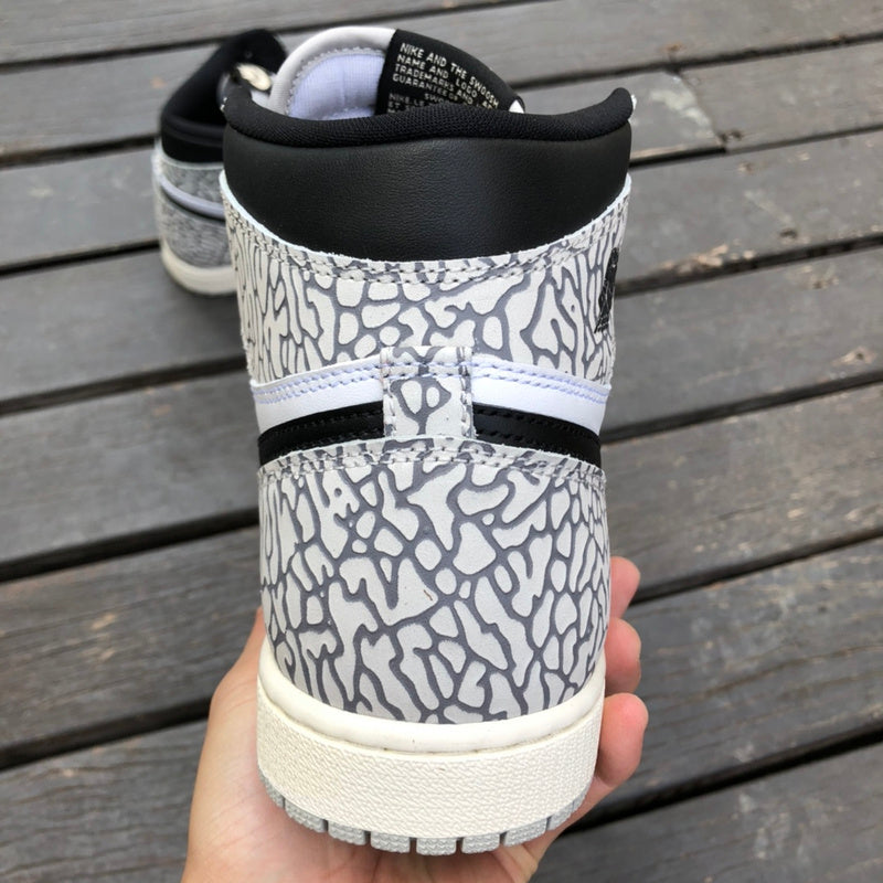 NIKE AIR JORDAN 1