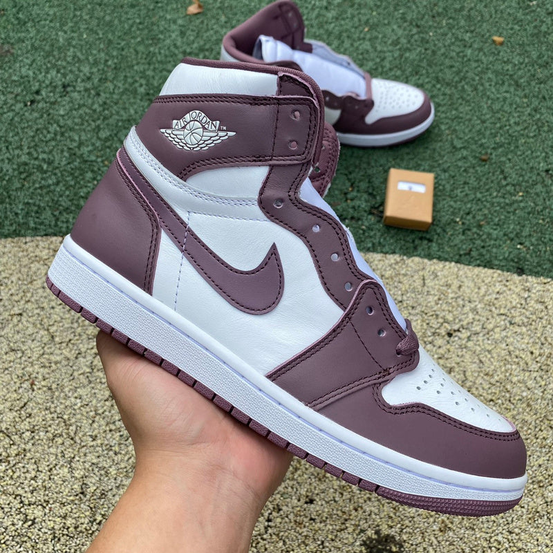 NIKE AIR JORDAN 1