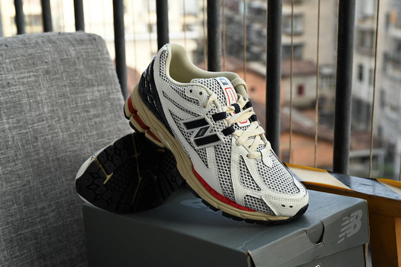 NEW BALANCE 1906R