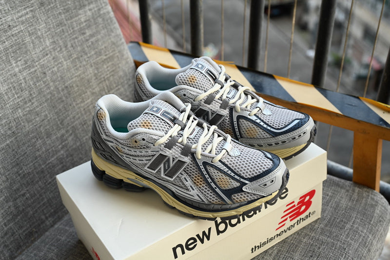NEW BALANCE 1906R