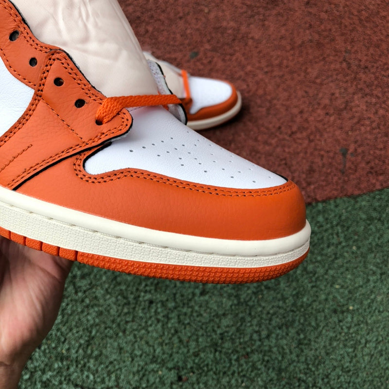NIKE AIR JORDAN 1