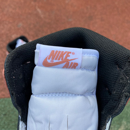 NIKE AIR JORDAN 1