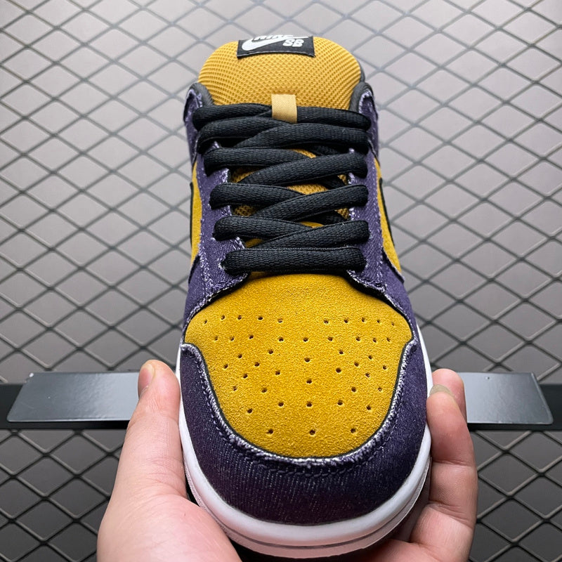 NIKE DUNK LOW