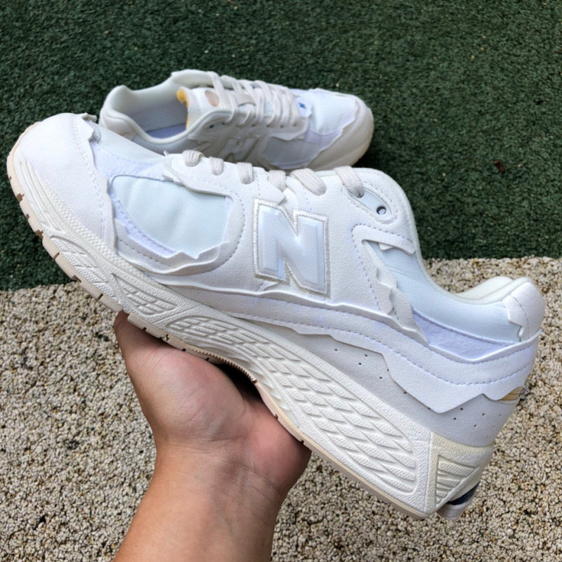NEW BALANCE 2002R
