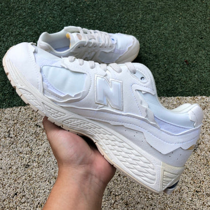 NEW BALANCE 2002R