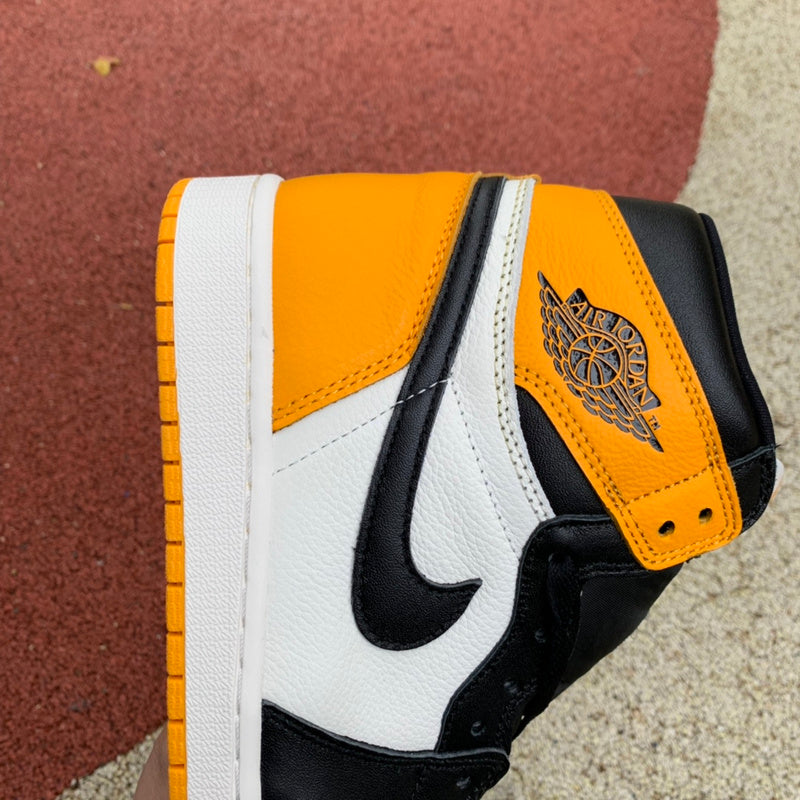 NIKE AIR JORDAN 1